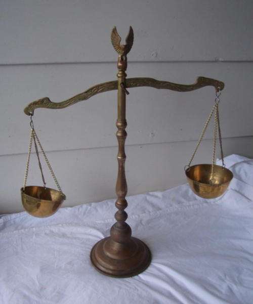 STUNNING BRASS SCALE WITH EAGLE FEATURE