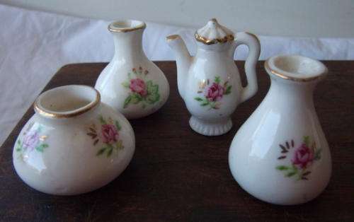 A PRETTY ROSY SET OF FOUR PORCELAIN MINIATURES