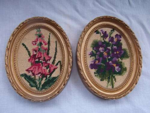 TWO PRETTY TAPESTRIES IN OVAL FRAMES
