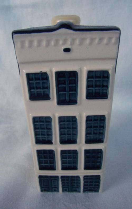 KLM DELFT HOUSE 47 STILL SEALED - BUT HAS A LITTLE HIDDEN CHIP