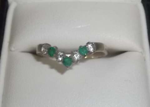 STUNNING EMERALD AND ZIRCONIA STERLING SILVER RING