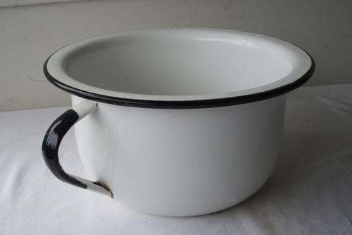 THE CLASSIC WHITE ENAMEL CHAMBER POT