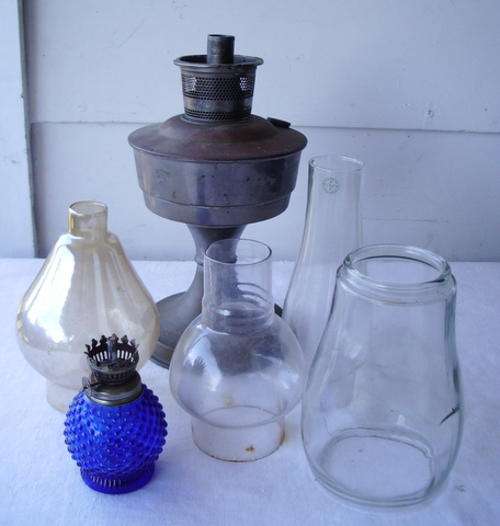 LAMP ENTHUISIASTS! AN ALLADIN LAMP, A BLUE HOBNAIL LAMP AND FOUR GLASS FLUES - AS ONE LOT.