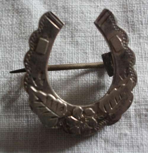 PRETTY VICTORIAN HORSESHOE FOR LUCK - HALLMARKED SILVER