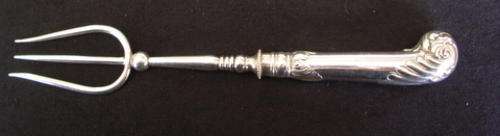 BEAUTIFUL SILVER PLATED SERVING PRONG/FORK