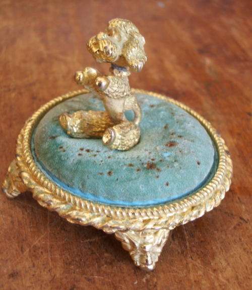 DELIGHTFUL VINTAGE HATPIN CUSHION