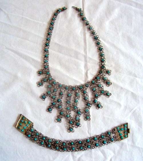 STUNNING TURQUOISE GLASS AND COIN SILVER DAISY CHAIN NECKLACE AND BRACELET