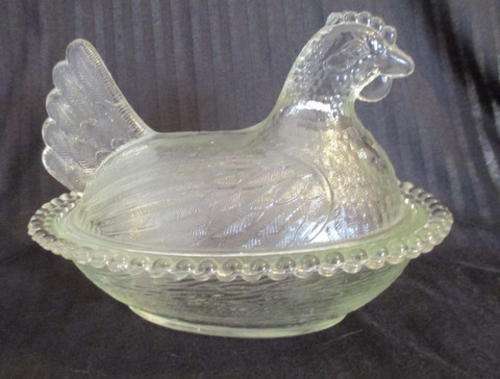 GORGEOUS LITTLE RETRO GLASS HEN FOR EGGS - LOVELY FOR A EASTER DECORATION