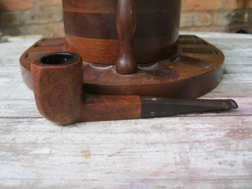 LOVELY WOODEN PIPE WITH PEDIGREE