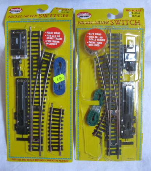 BOOMS AND TRAFFIC LIGHTS FOR MODEL TRAINS - HO-SCALE
