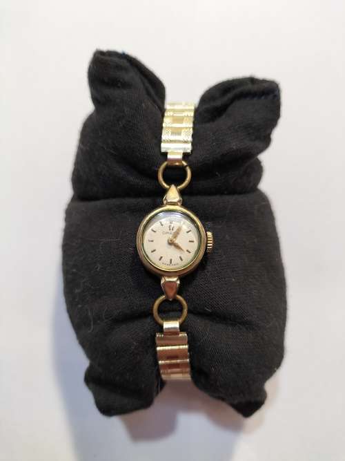 A beautiful little vintage Omega ladies wrist watch in full working order.