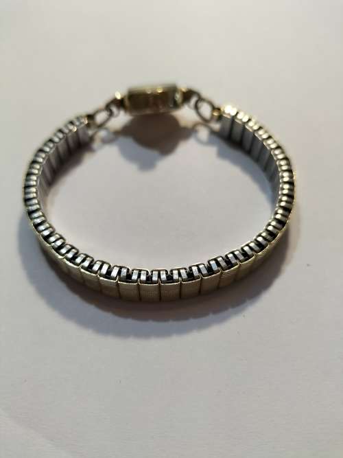 A beautiful little vintage Omega ladies wrist watch in full working order.