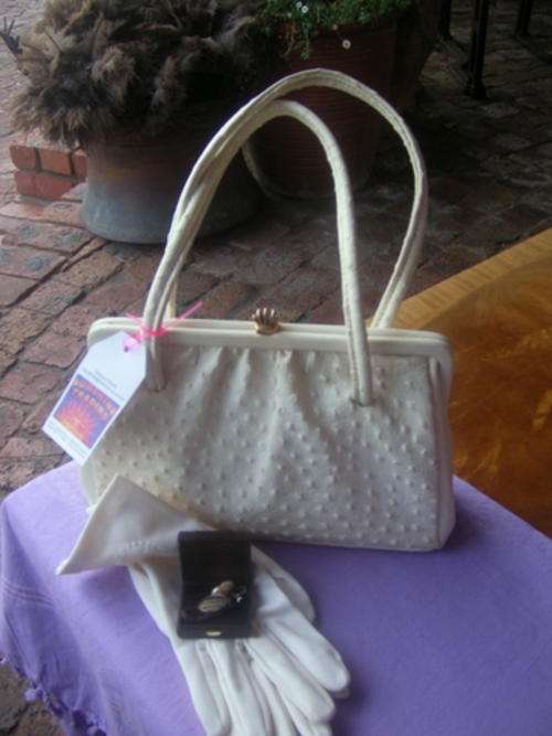 BEAUTIFULL VINTAGE SET OF THREE FOR A LADY *** WONDERFULLY FAUX PEARLS AND LEATHER