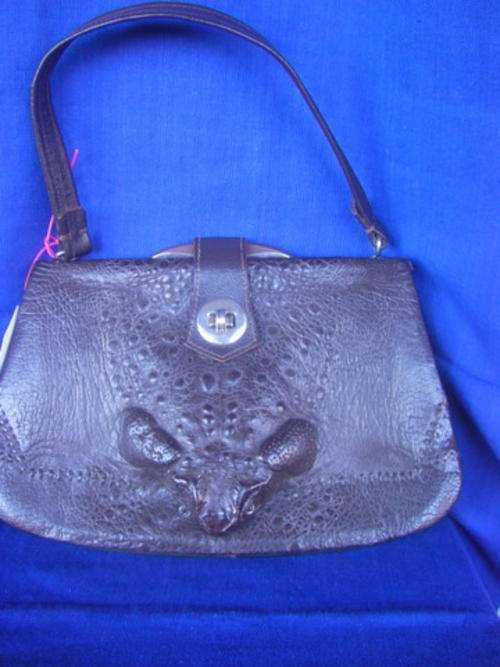 MOST UNUSUAL OSTRICH LEATHER HANDBAG - SEE FOR YOURSELF - IS IT A BULLFROG OR SHAPED OSTRICH SHIN LE