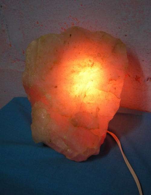 ENJOY THE SOFT GLOW OF ROSEQUARTS WITH THIS STUNNING LAMP
