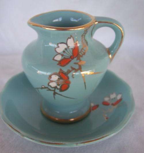 PRETTY OLD FOLLEY SET IN THE CAPRI PATTERN - GORGEOUS DISPLAY MINITURE