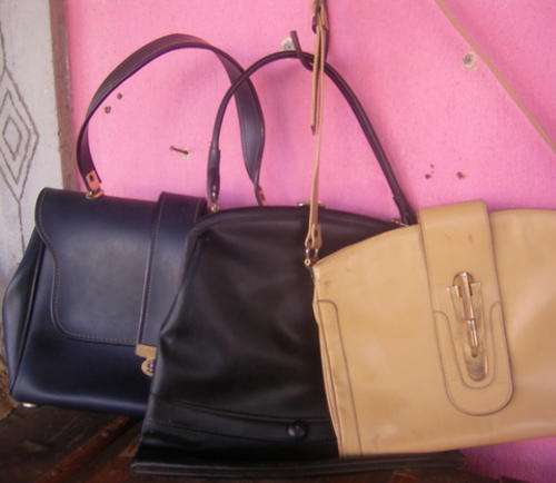 THREE COOL VINYL RETROSPECT HANDBAGS INCLUDING A NAVY AIR HOSTESS BAG STARTING @ R1 @@@ SUNSHINE11