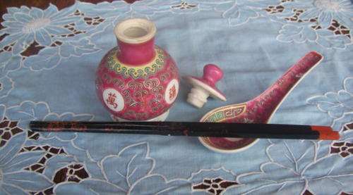 LOVELY ASIAN SOYA SAUCE DECANTER, SPOON AND CHOP STICKS IN PINK