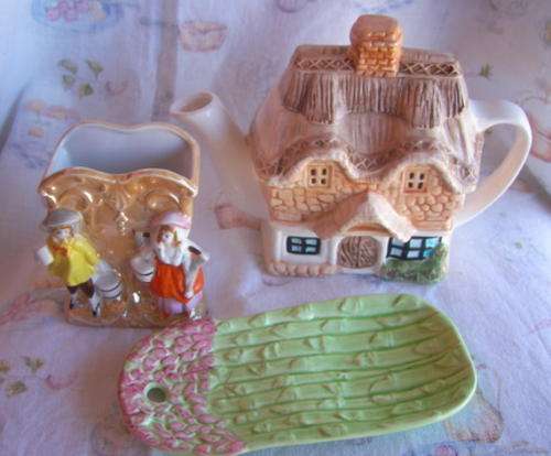THREE CUTIES IN PERFECT CONDITION - HOUSE TEAPOT, SPOONREST AND LUSTRE VASE
