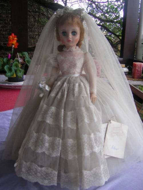 VERY COLLECTABLE: MADAME ALEXANDER BRIDAL DOLL 70'S - HER NAME IS ELISE, SEE THE LOVELY PICTURES!!