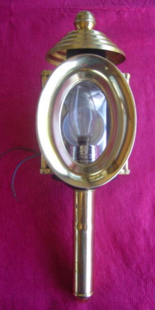 OLDE STYLE BRASS CARRIAGE LAMP - MADE IN ENGLAND AND ELECTRIC - USED BUT NOT ANCIENT