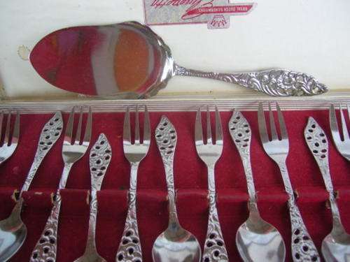 ELWEZETTA ROYAL DUTCH SILVERWORKS CHROME PLATED CAKE FORK AND TEASPOON SET WITH CAKE LIFTER