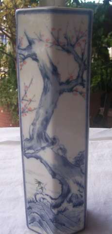 BEAUTIFULL ORIENTAL VASE - CLASSIC BLUE AND WHITE