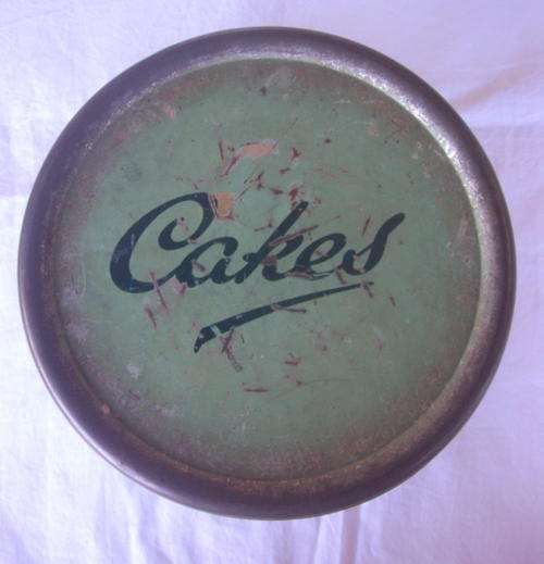 LOVELY AND VERY OLDE CAKE TIN