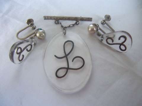 LOVELY VINTAGE SET FOR A LADY WITH A NAME THAT STARTS WITH THE LETTER "L"