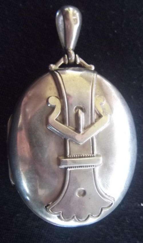 GORGEOUS ANTIQUE SILVER LOCKET - HALLMARKED AND BIG with elaborate buckle pattern