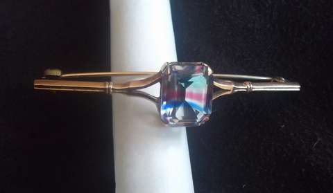 VINTAGE 9 CT GOLD TIE PIN WITH LOVELY RHINESTONE - have a closer look!!