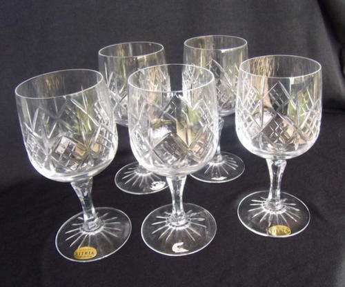 GORGEOUS LEAD CRYSTAL RED WINE GLASSES - SET OF FOUR + A SPARE