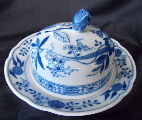 STUNNING HUTSCHENREUTER BUTTER DISH - ONION PATTERN