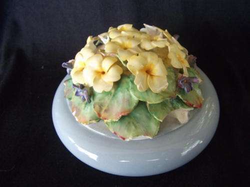ROYAL DOULTON  DISH WITH A PRETTY POSY ON THE LID - BUT SADLY THE FLOWERS ARE A BIT DAMAGED