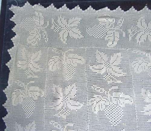 BEAUTIFUL VINTAGE CROCHETED THROW - nice and big 2 m x 2m