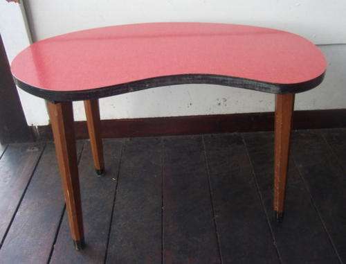 RETRO KIDNEY SHAPED OCCASIONAL TABLE
