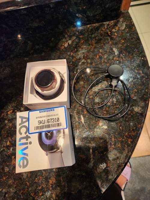 **ALMOST BRAND NEW S22+**