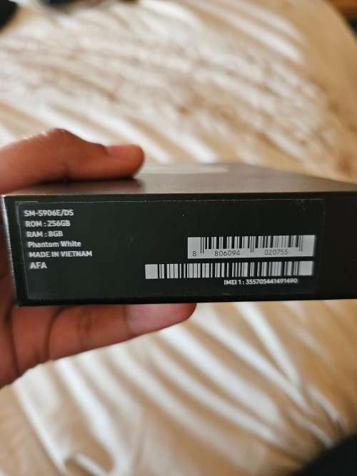 **ALMOST BRAND NEW S22+**