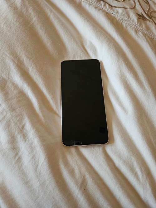 **ALMOST BRAND NEW S22+**