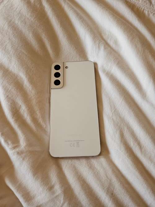 **ALMOST BRAND NEW S22+**