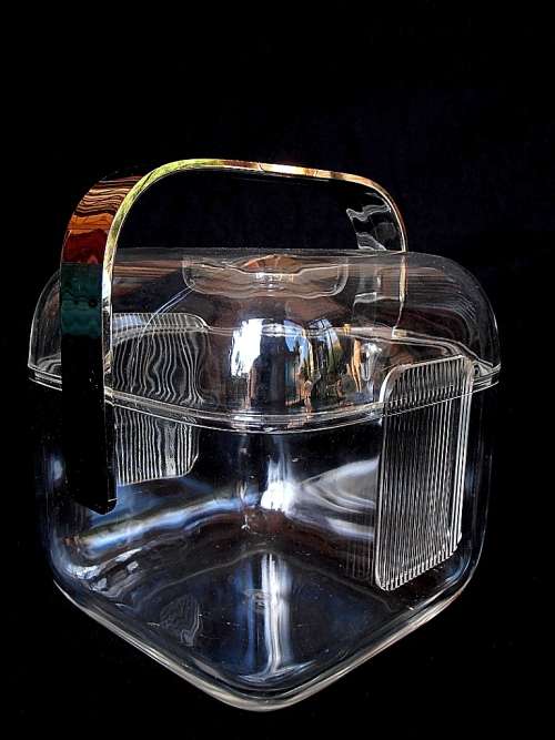 Guzzini ice bucket, very nice, clean condition, minor signs of wear