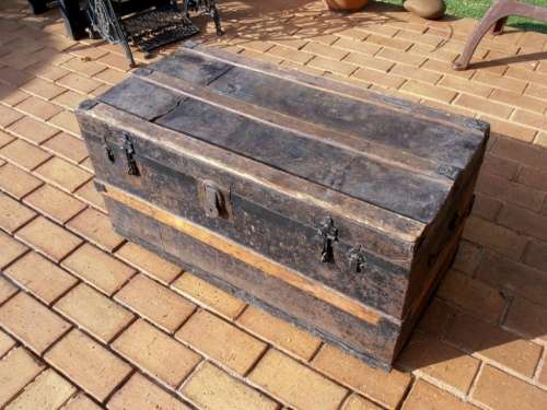 Vintage chest, trunk, kist