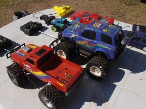 Lot radio controlled cars, Ferrari, monster trucks etc, played with condition, for parts, sold as is