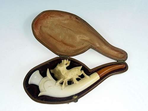 Vintage small Meerschaum pipe with original case