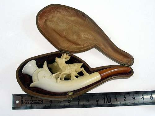 Vintage small Meerschaum pipe with original case
