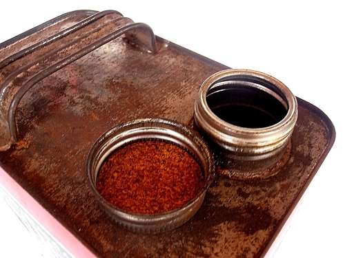 Vintage Red Heart WM Penn metal motor oil can