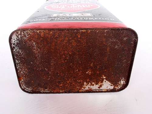 Vintage Red Heart WM Penn metal motor oil can