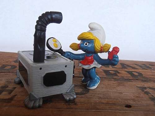 40238 Kitchen Smurf, Vintage Smurfs figure, Shipping will only be charged once!