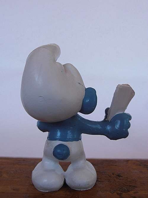 20056 Card Player Ass Promo Smurf, Vintage Smurfs figure, Shipping will only be charged once!