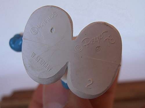 20056 Card Player Ass Promo Smurf, Vintage Smurfs figure, Shipping will only be charged once!